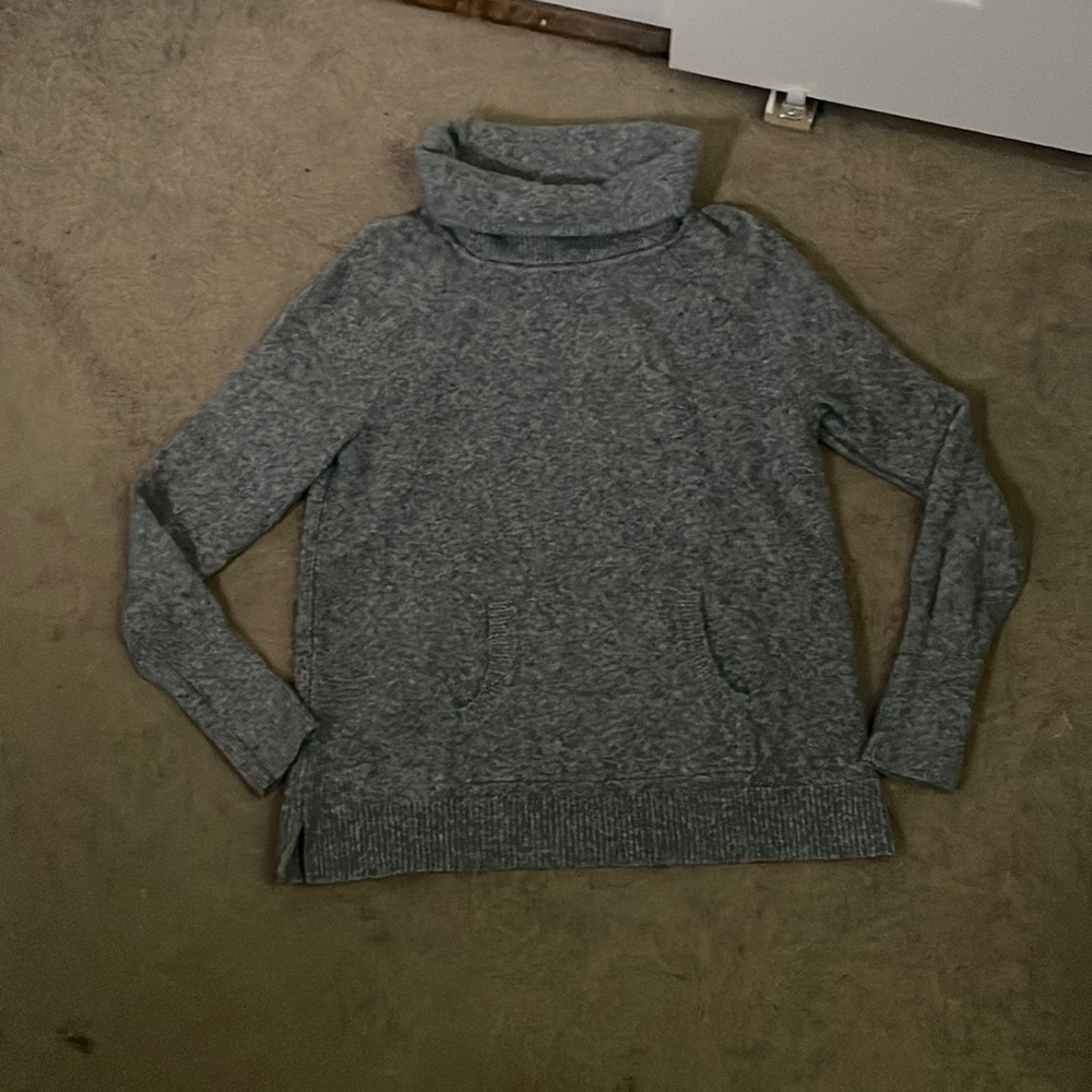 Turtle neck sweater super comfy and cute